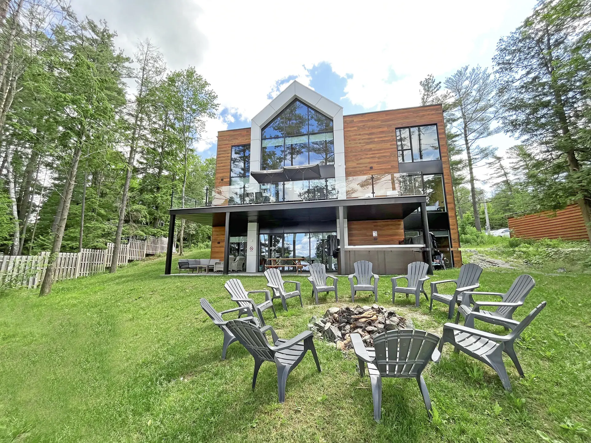 Le chalet privé de l’immersion, en pleine nature, à l’automne